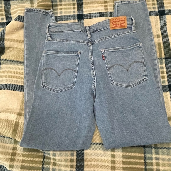 Levi’s woman’s 721 High Rise Skinny Jean - 29 - Picture 2 of 12